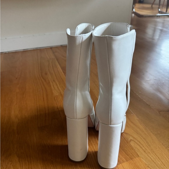 White platform heeled boots size 7. Very similar to “gogo” boots - Picture 3 of 3